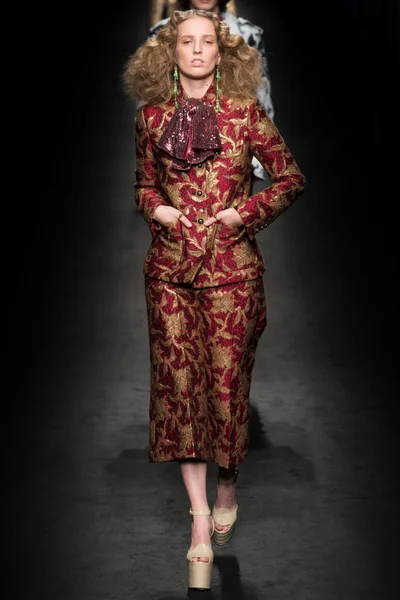 Look 43